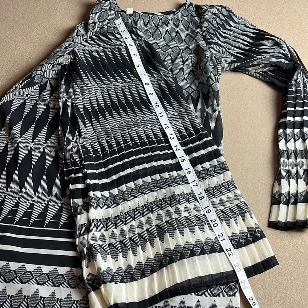 love, Fire Black & White Geometric Flowy Angel Wing Dress - Small - Picture 6 of 10